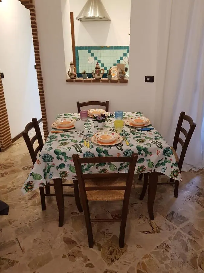 Case Puglisi Aci Trezza 0*,  Italia
